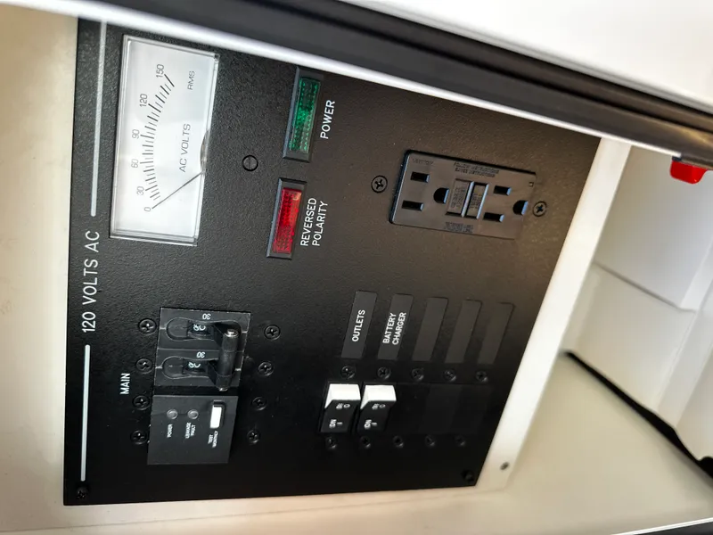 Slide: The Image of Sea Ray 280 SLX 2023 - 23