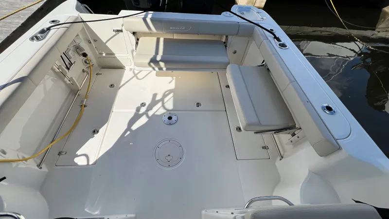 Slide: The Image of Boston Whaler 285 CONQUEST 2024 - 23