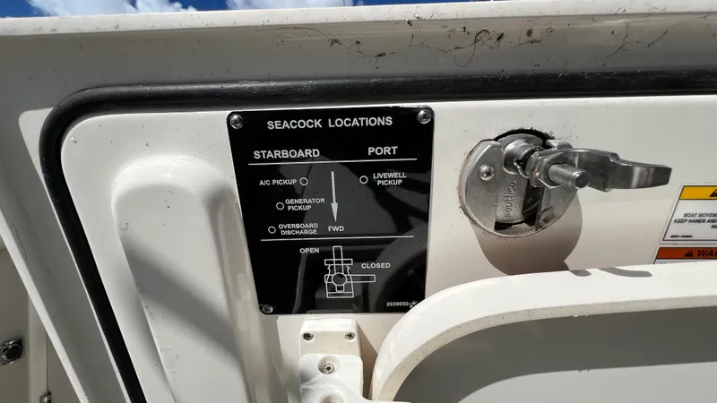 Slide: The Image of Boston Whaler 285 CONQUEST 2024 - 27