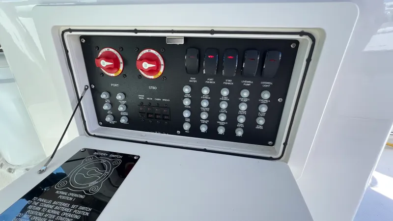 Slide: The Image of Boston Whaler 285 CONQUEST 2024 - 28