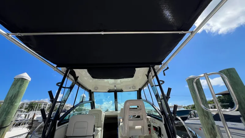 Slide: The Image of Boston Whaler 285 CONQUEST 2024 - 30