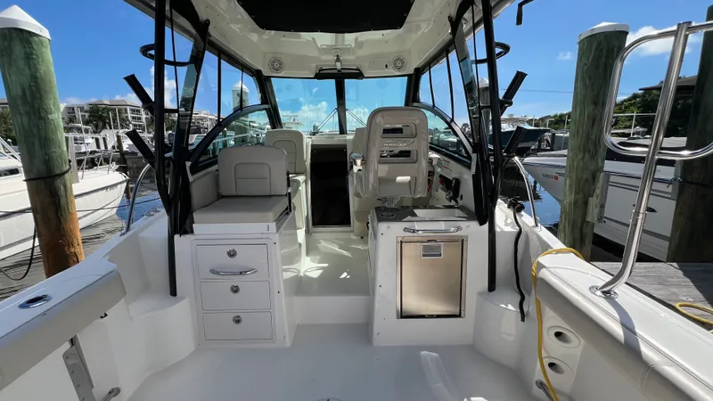 Slide: The Image of Boston Whaler 285 CONQUEST 2024 - 31