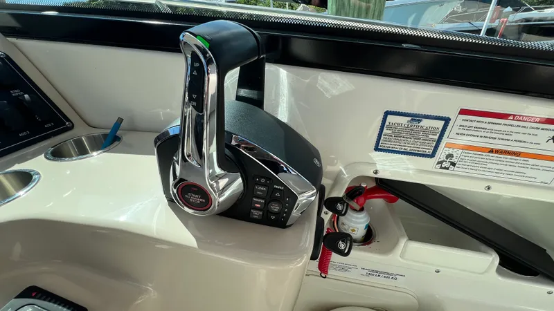 Slide: The Image of Boston Whaler 285 CONQUEST 2024 - 37