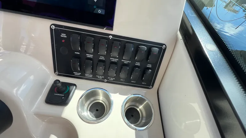 Slide: The Image of Boston Whaler 285 CONQUEST 2024 - 41