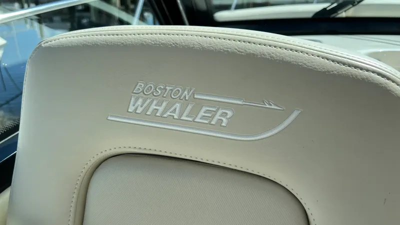 Slide: The Image of Boston Whaler 285 CONQUEST 2024 - 43