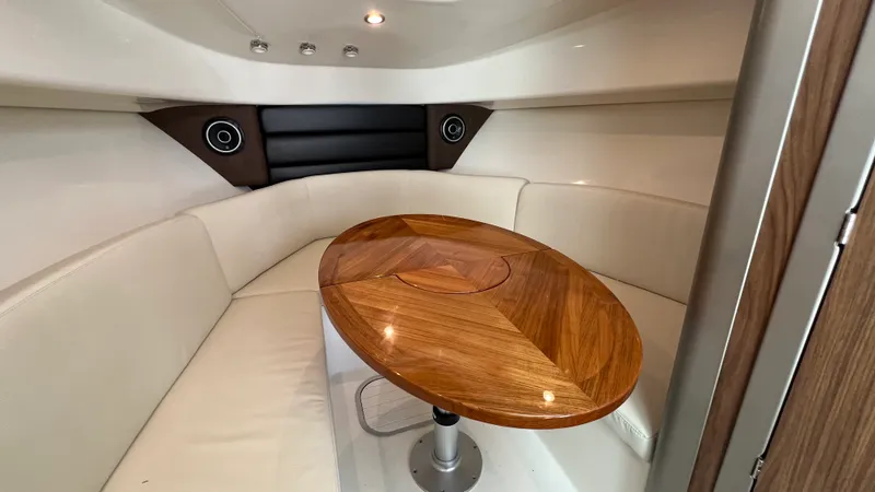 Slide: The Image of Boston Whaler 285 CONQUEST 2024 - 46