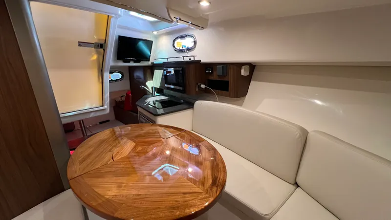 Slide: The Image of Boston Whaler 285 CONQUEST 2024 - 47