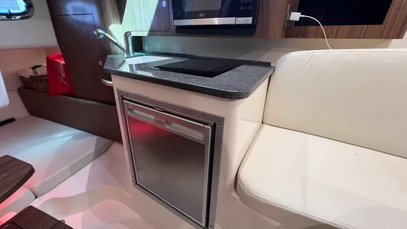 Slide: The Image of Boston Whaler 285 CONQUEST 2024 - 48