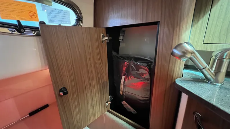 Slide: The Image of Boston Whaler 285 CONQUEST 2024 - 52