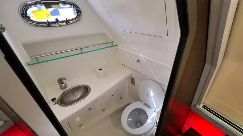 Slide: The Image of Boston Whaler 285 CONQUEST 2024 - 53