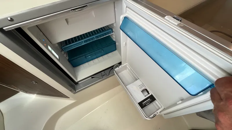 Slide: The Image of Boston Whaler 285 CONQUEST 2024 - 57