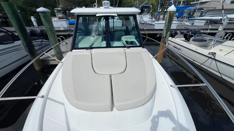 Slide: The Image of Boston Whaler 285 CONQUEST 2024 - 65