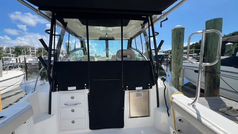 Slide: The Image of Boston Whaler 285 CONQUEST 2024 - 69