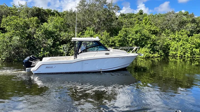 Slide: The Image of Boston Whaler 285 CONQUEST 2024 - 7