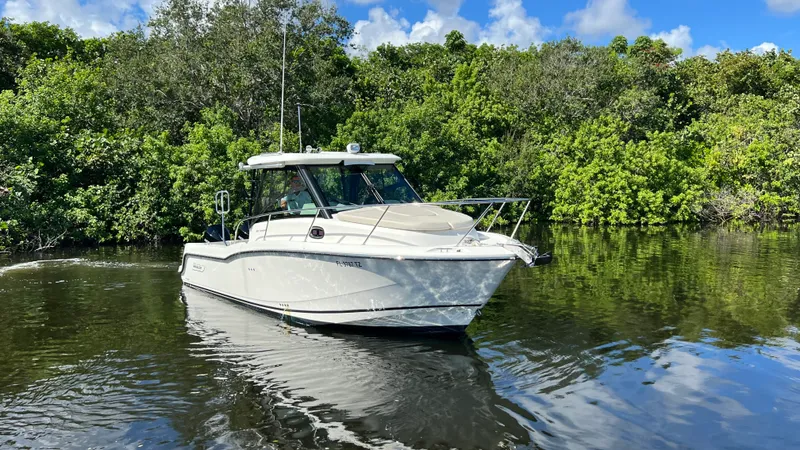 Slide: The Image of Boston Whaler 285 CONQUEST 2024 - 9