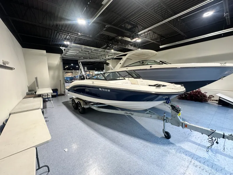 The Image of Sea Ray 210 SPX OUTBOARD 2023 - 0