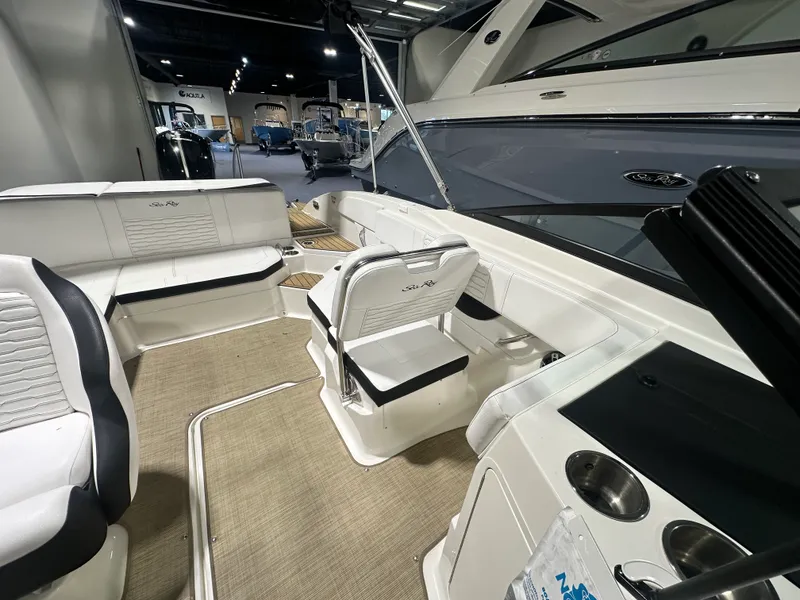 Slide: The Image of Sea Ray 210 SPX OUTBOARD 2023 - 11