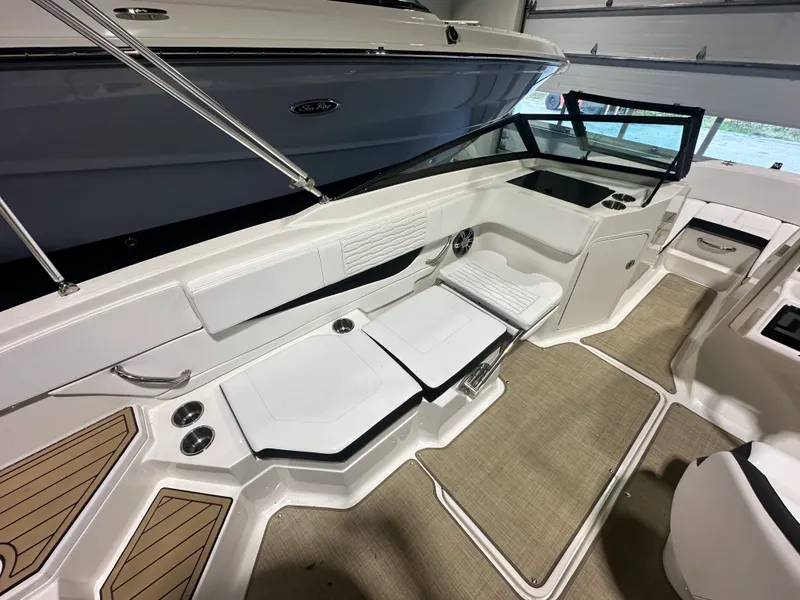 Slide: The Image of Sea Ray 210 SPX OUTBOARD 2023 - 13