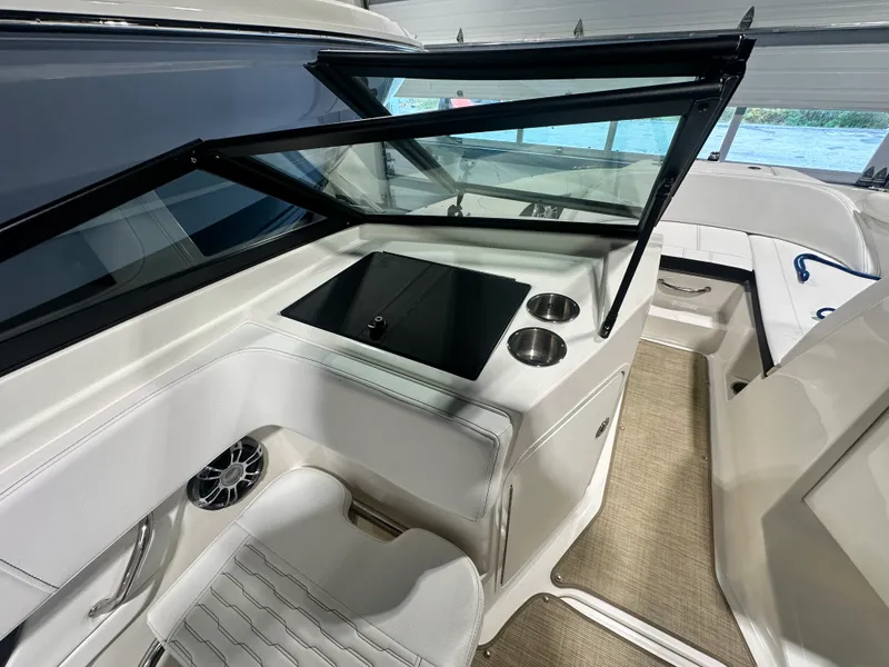 Slide: The Image of Sea Ray 210 SPX OUTBOARD 2023 - 14