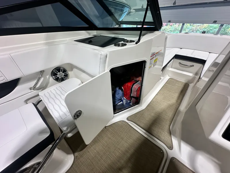 Slide: The Image of Sea Ray 210 SPX OUTBOARD 2023 - 15