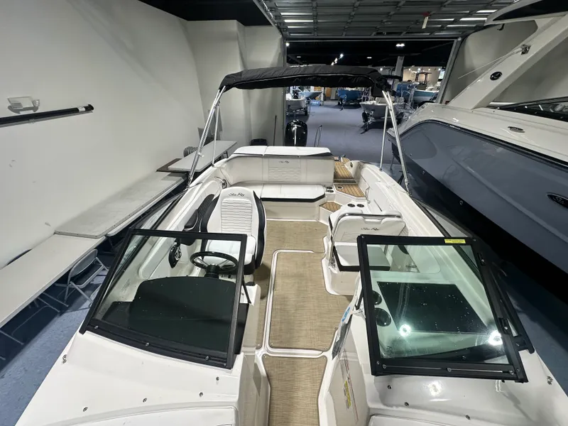 Slide: The Image of Sea Ray 210 SPX OUTBOARD 2023 - 18
