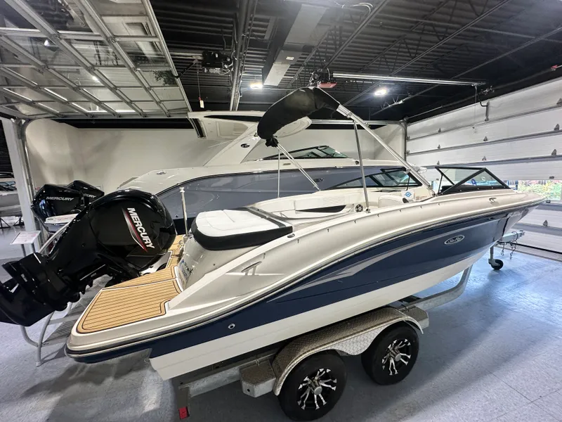 Slide: The Image of Sea Ray 210 SPX OUTBOARD 2023 - 2