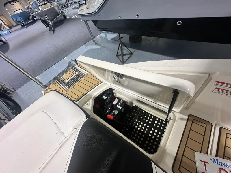 Slide: The Image of Sea Ray 210 SPX OUTBOARD 2023 - 25