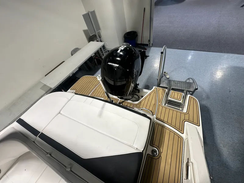 Slide: The Image of Sea Ray 210 SPX OUTBOARD 2023 - 26