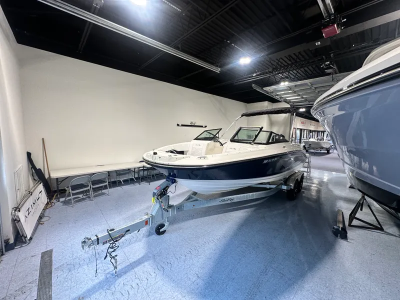 Slide: The Image of Sea Ray 210 SPX OUTBOARD 2023 - 3