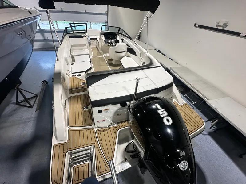 Slide: The Image of Sea Ray 210 SPX OUTBOARD 2023 - 5