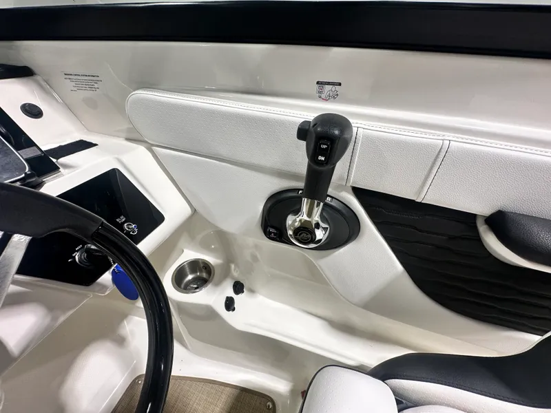Slide: The Image of Sea Ray 210 SPX OUTBOARD 2023 - 7
