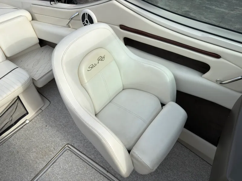 Slide: The Image of Sea Ray 230 SELECT 2008 - 10