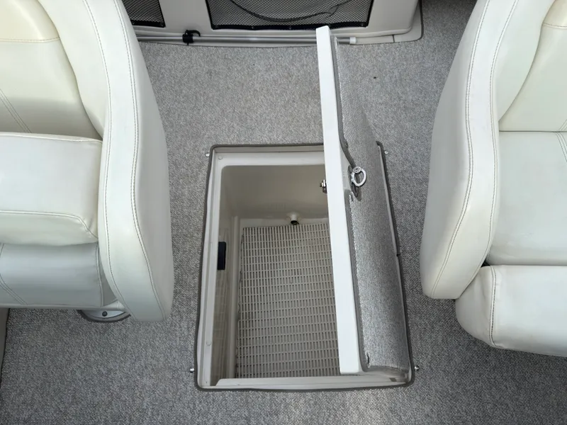 Slide: The Image of Sea Ray 230 SELECT 2008 - 12