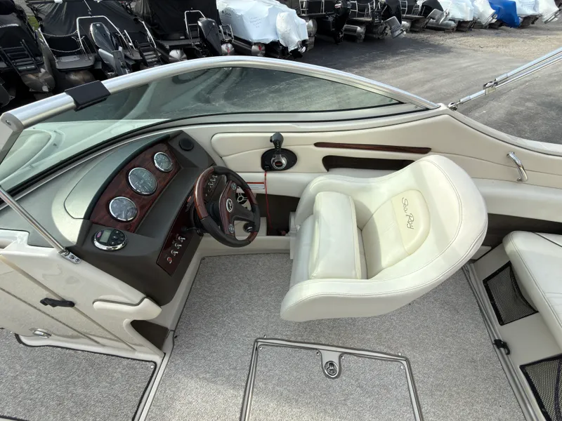 Slide: The Image of Sea Ray 230 SELECT 2008 - 14