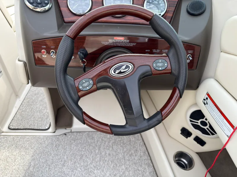 Slide: The Image of Sea Ray 230 SELECT 2008 - 15