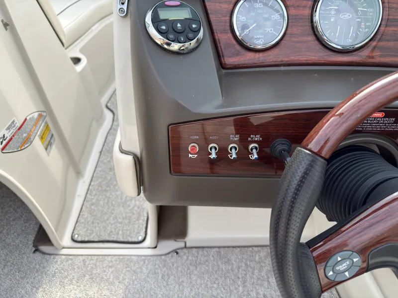 Slide: The Image of Sea Ray 230 SELECT 2008 - 16