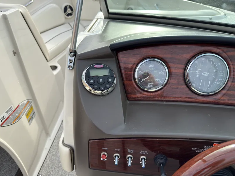 Slide: The Image of Sea Ray 230 SELECT 2008 - 17