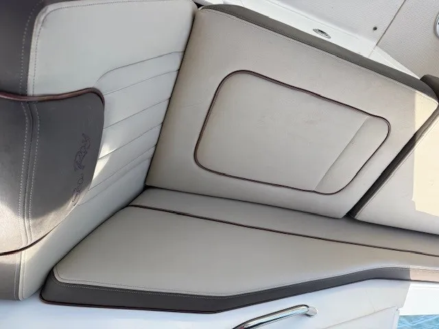 Slide: The Image of Sea Ray 310 SUNDANCER 2014 - 17