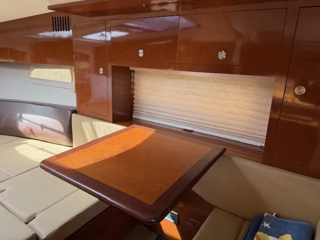 Slide: The Image of Sea Ray 310 SUNDANCER 2014 - 19