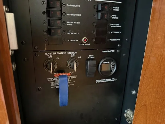 Slide: The Image of Sea Ray 310 SUNDANCER 2014 - 29