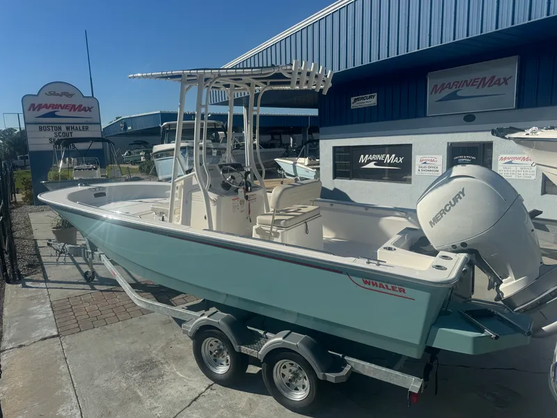 Slide: The Image of Boston Whaler 190 Montauk 2026 - 13