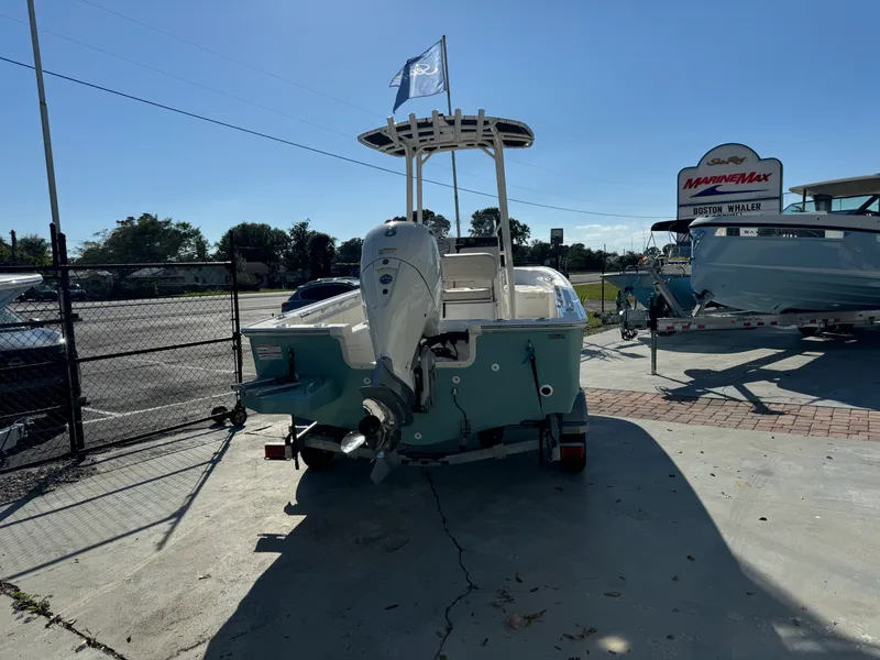 Slide: The Image of Boston Whaler 190 Montauk 2026 - 4