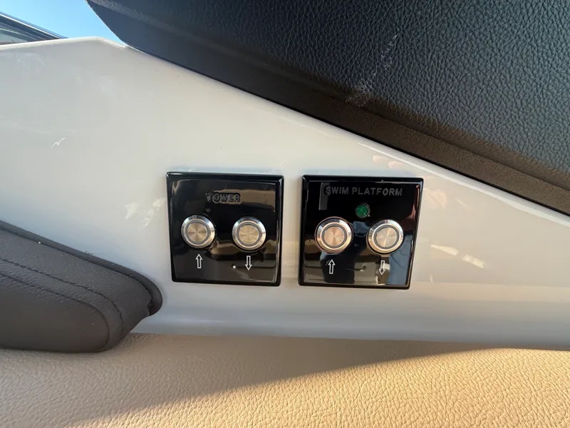 Slide: The Image of Sea Ray SLX 280 2026 - 12