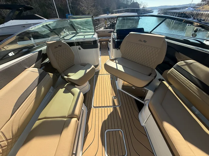 Slide: The Image of Sea Ray SLX 280 2026 - 13