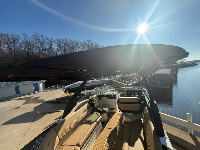 Slide: The Image of Sea Ray SLX 280 2026 - 15