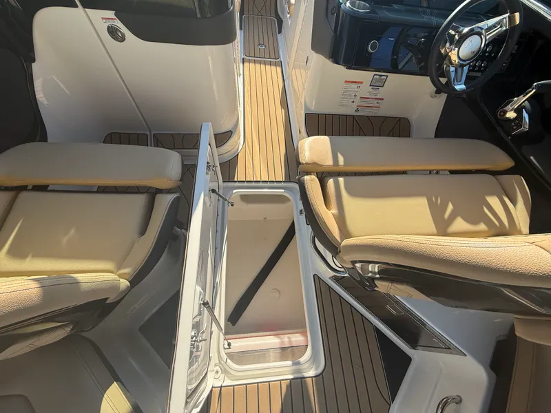 Slide: The Image of Sea Ray SLX 280 2026 - 20