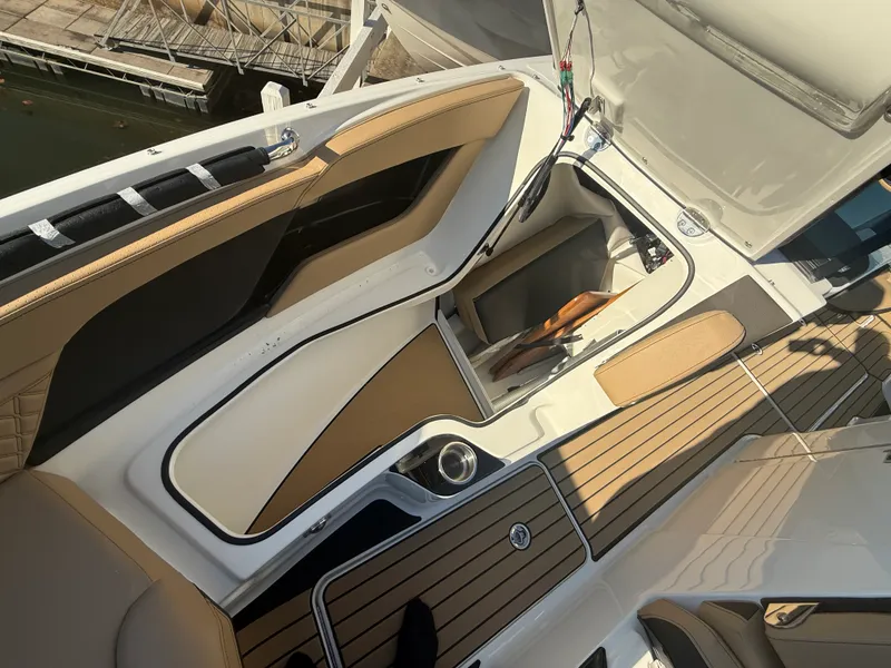 Slide: The Image of Sea Ray SLX 280 2026 - 24