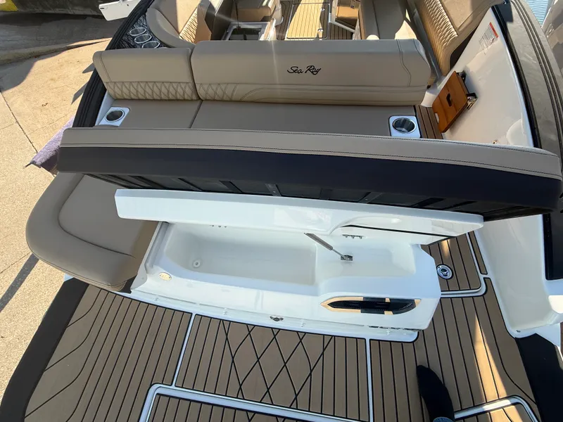 Slide: The Image of Sea Ray SLX 280 2026 - 26