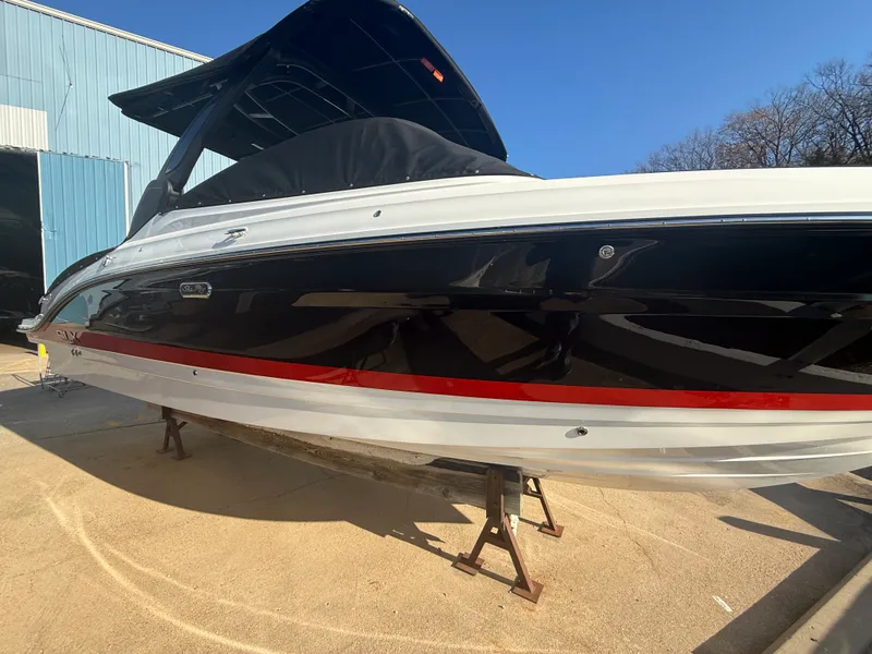 Slide: The Image of Sea Ray SLX 280 2026 - 27