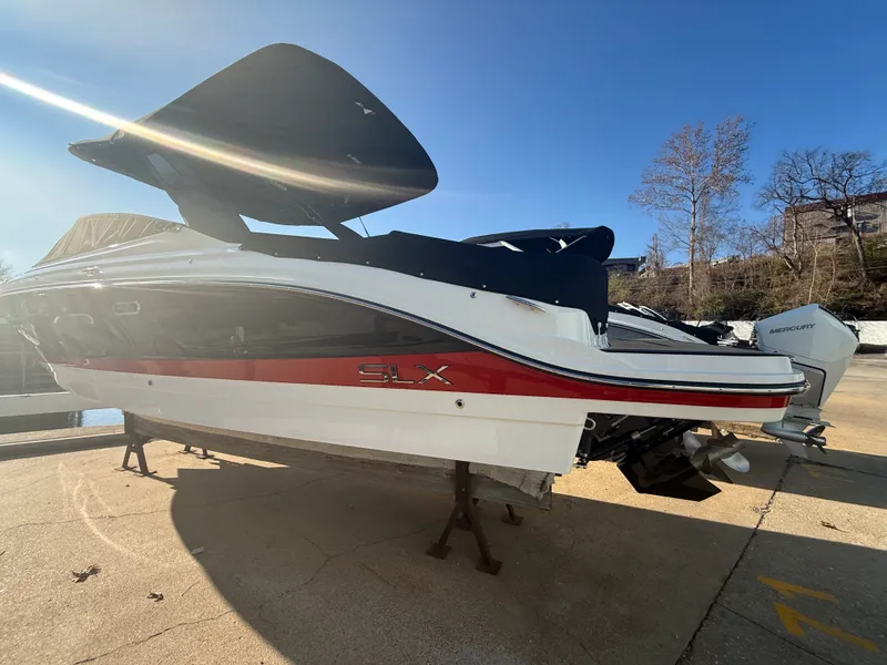 Slide: The Image of Sea Ray SLX 280 2026 - 4
